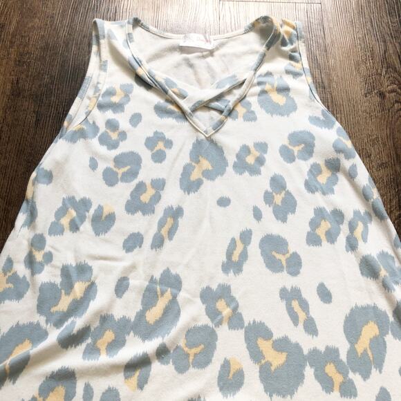 DD Designs Womens Small Blue Yellow Leopard Print V-Neck Sleeveless Tank Top - Picture 2 of 6